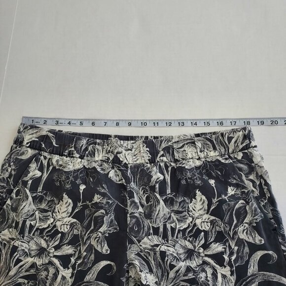 Ann Taylor Loft Floral Gray & White Pull On Cropped Pants Size Large - Picture 4 of 10